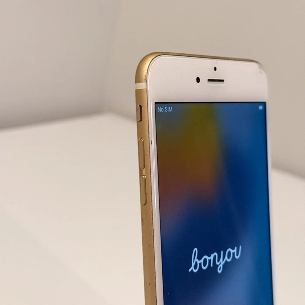 iPhone 6s Plus 16GB Unlocked A1687 - Scratch/Corner Crack, ePoor Battery | Works